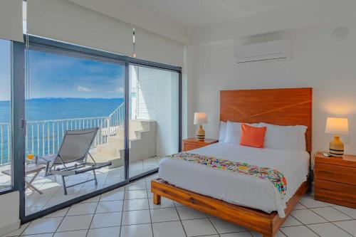 Del Mar PV Condo 4 Oceanfront 1BR, Huge Terrace