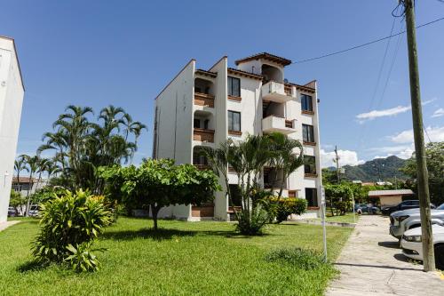 Departamentos en barrio tradicional cercanos a la playa