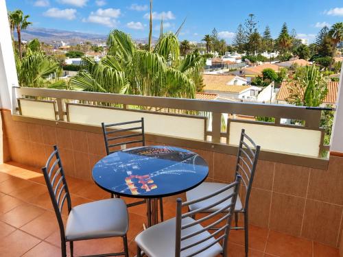 5 min walk from Yumbo 309-322
