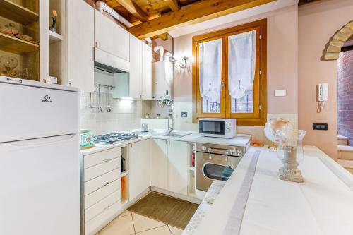 Nell'antico ghetto ebraico by Estense Collection 5