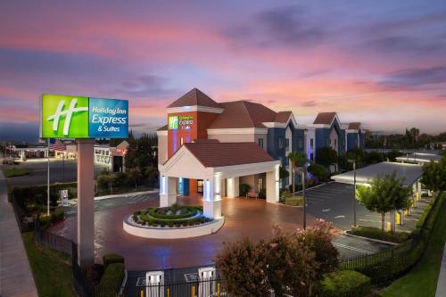 Holiday Inn Express & Suites Lathrop by IHG