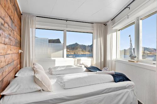 Double room, shared bathroom