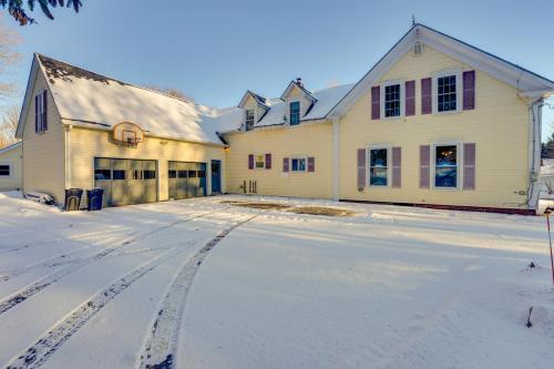 Fireside Winter Escape: Spacious Wilton Getaway