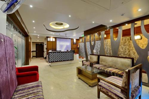 Előcsarnok, Hotel Emerald near Kormányzati Múzeum és Művészeti Galéria