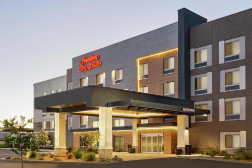 . Hampton Inn & Suites Oroville