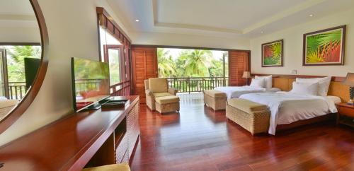 Two-Bedroom Villa with Pool View image 7