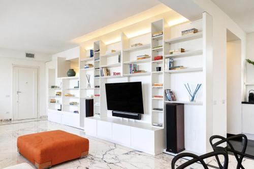 Peaceful Penthouse with Garage by NDP rent