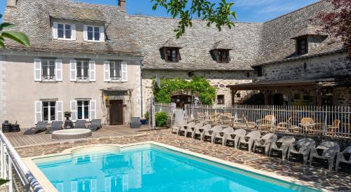 Bungalow confortable à Argences-en-Aubrac avec piscine gîte à louer Vitrac-en-Viadène