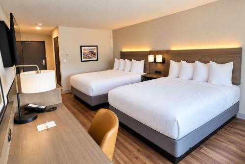 2 queen beds