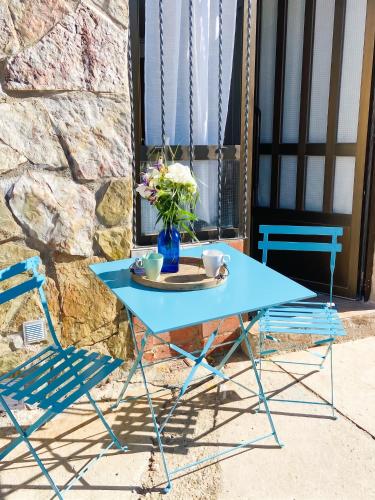 . Charming House in Viguera with Mountain View
