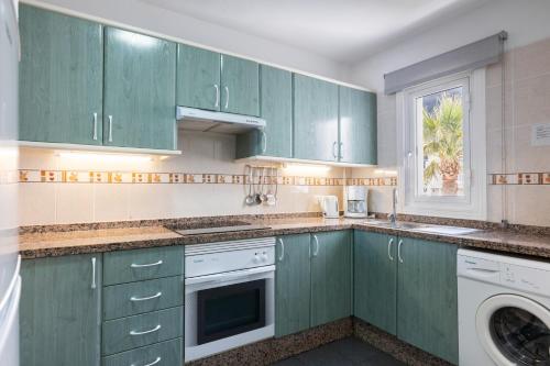 2 bedrooms, 4 beds