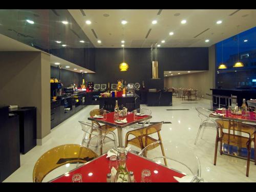 Restaurant, Keys Select by Lemon Tree Hotels, Visakhapatnam near Yarada Beach