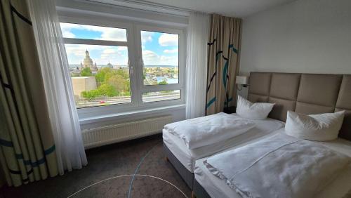 1 queen bed, 1 sofa bed