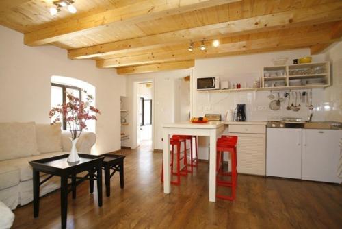  Apartments KAKI nur 100 meter vom Strand, Unterkunft in Mošćenička Draga