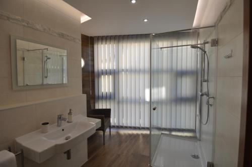 Double Room image 4