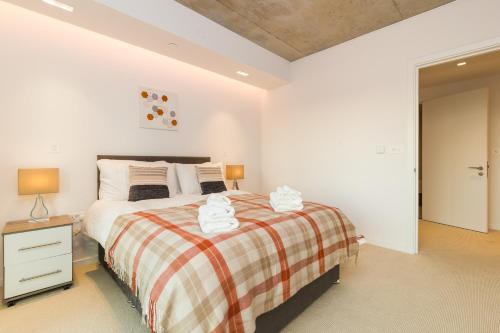 Royal Style Apartment - 5 mins walk to ExCeL London - image 4