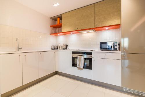 Royal Style Apartment - 5 mins walk to ExCeL London - image 10