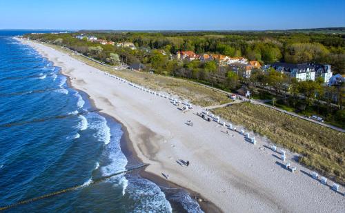 Beach, Am Weststrand Apartmenthaus Waldeck in Ostseebad Kuhlungsborn