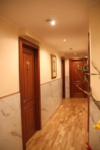 Luxury Rooms H 2000 Roma - image 11