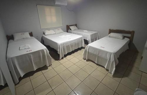3 twin beds