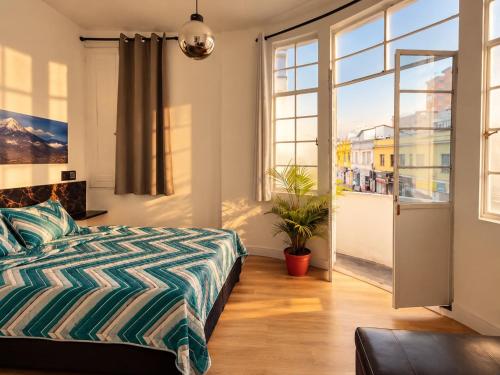 1 king bed, 4 twin beds