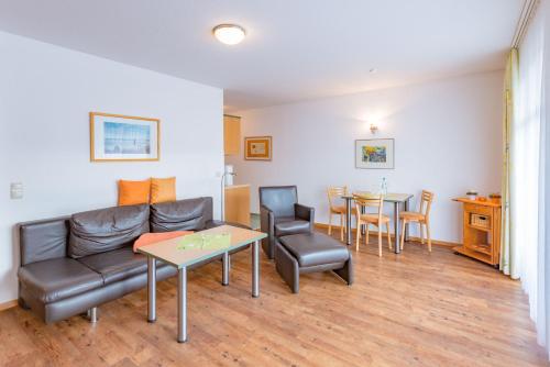 One-Bedroom Apartment image 2