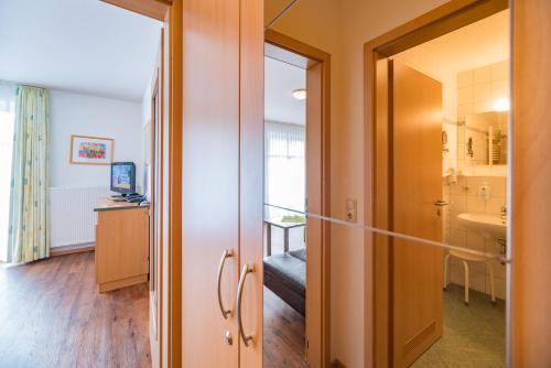 One-Bedroom Apartment image 8