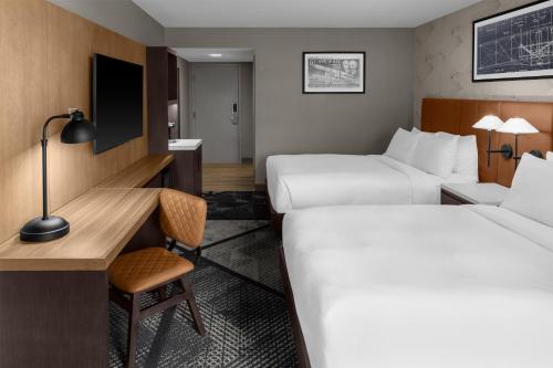 2 queen beds