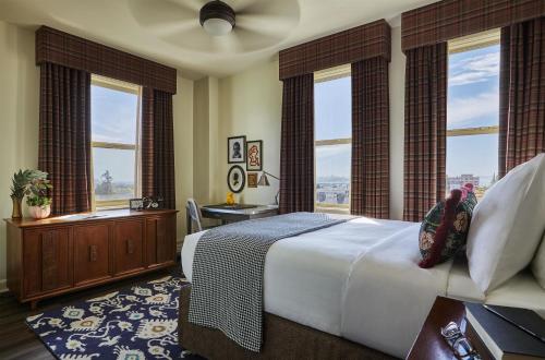 1 queen bed