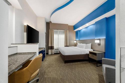 . Comfort Suites Perrysburg - Toledo South