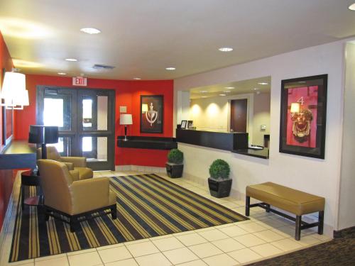 ล็อบบี้, เอ็กซ์เทนเด็ด สเตย์ อเมริกา สวีทส์ - ซานตา โรซา - นอร์ท (Extended Stay America Suites - Santa Rosa - North) near สนามบินชาร์ลส เอ็ม สชูล โซโนมา เคาน์ตี