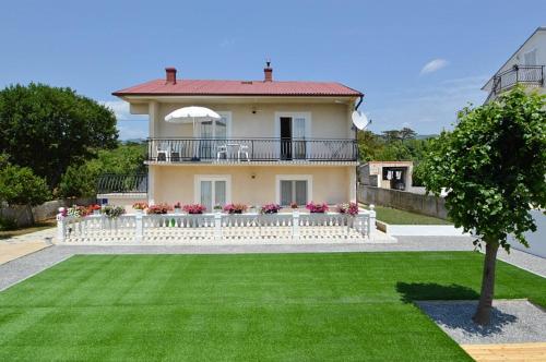  Apartment Rose in Novi Vinodolski