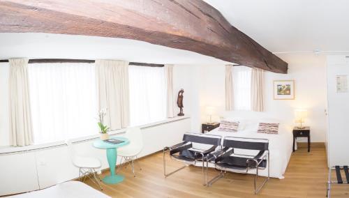 Comfort Zimmer mit Badewanne und Dusche