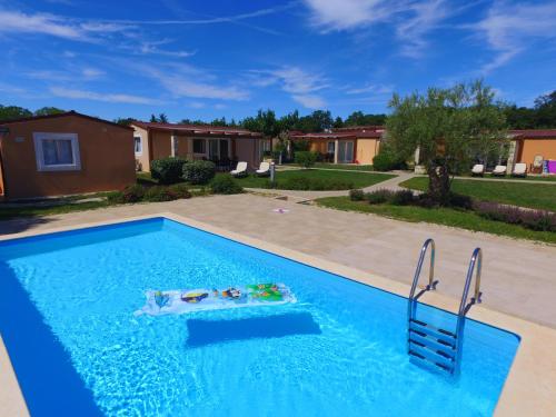  Premium Mobile Homes in Camping Park Umag, Unterkunft in Karigador