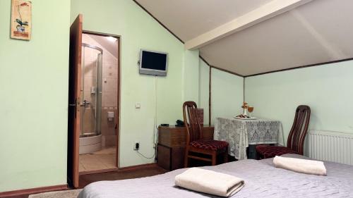 2 twin beds