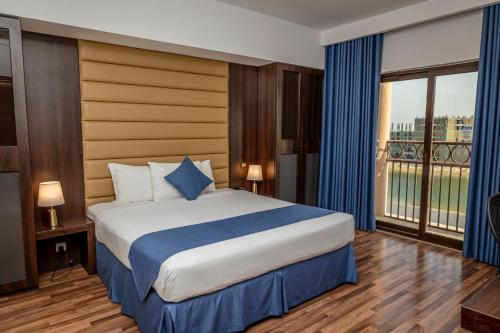 Suite, 2 bedrooms, partial sea view