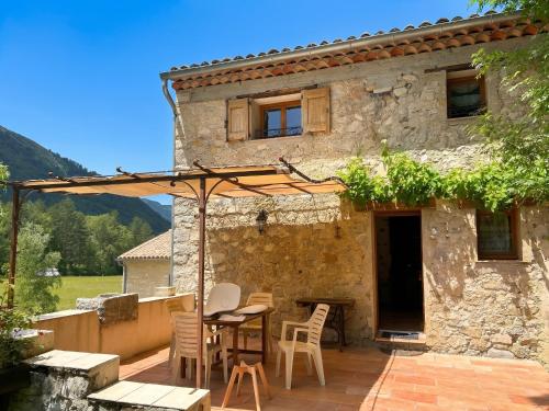 Maison à Castellane 80 m² avec terrasse - Location saisonnière - Castellane