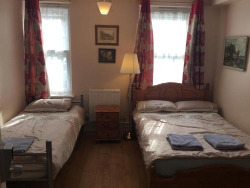 Central Greenwich guest rooms