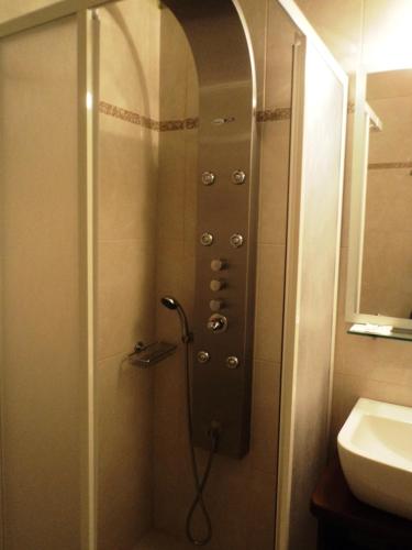 Double Room with Balcony image 5