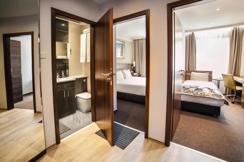 Hampton Suites Serviced Apartments - image 11