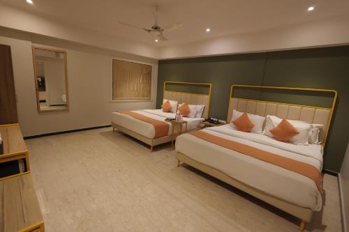 2 queen beds