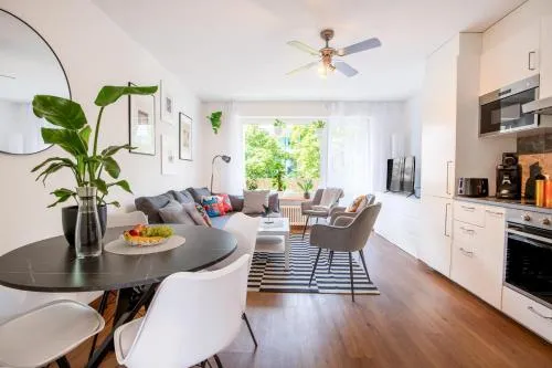 Modern Apartment with Balcony near SBB - Special TRIO PICASSO 33 Apartment, Basel, up to 6 guests in Basel, Schweiz