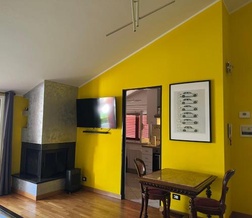  Yellow House in Teramo