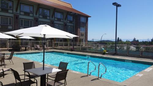 Holiday Inn Victoria - Elk Lake, an IHG Hotel