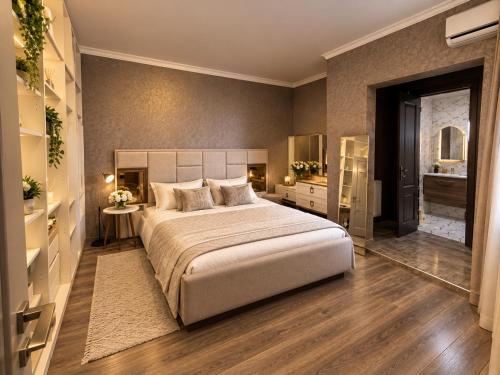 1 queen bed, 1 sofa bed