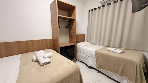 1 double bed, 1 twin bed