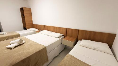 1 double bed, 2 twin beds