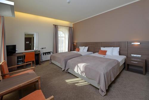 2 twin beds