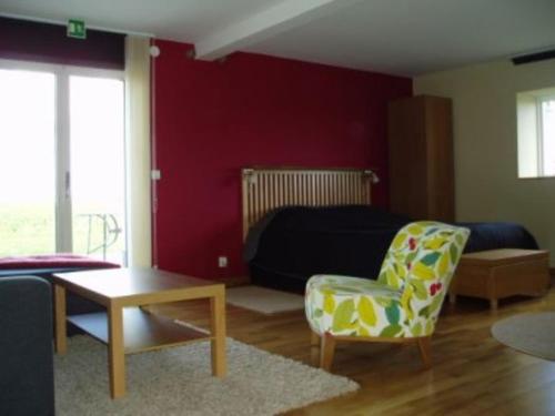 1 queen bed, 1 sofa bed