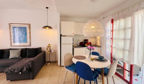 Charming Bungalow in Maspalomas with Shared Pool 2